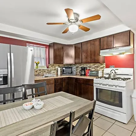 Garden Condo With Work Desk And Free Kids Toys